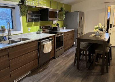 full kitchen with dining area